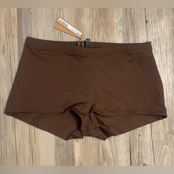 SKIMS Cocoa Recycled Swim Cut Out Mid Waist Boy Shorts Size M NWT - Picture 1 of 4
